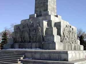 Луганские коттеджи будут строить на братской могиле 