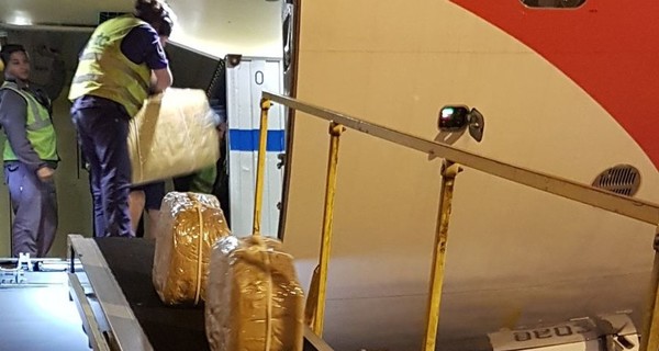 Высланных из Британии дипломатов доставили в Россию на самолете из 