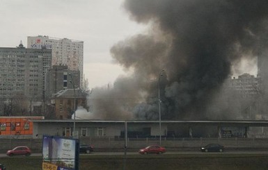 В Киеве горит станция метро 