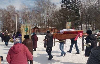 В Украине суды не успевают выдавать разрешения на погребение умерших