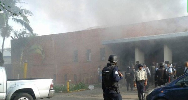 Во время тюремного бунта в Венесуэле вспыхнул пожар, погибли 68 человек