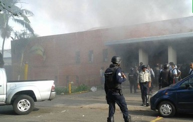 Во время тюремного бунта в Венесуэле вспыхнул пожар, погибли 68 человек