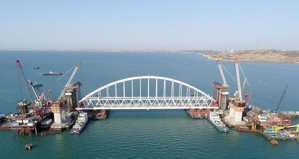 В Мариупольский порт из-за Керченского моста не могут пройти 144 судна