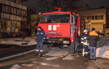 Ночью в Киеве взорвалось авто, есть пострадавший