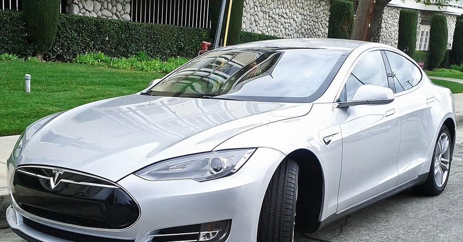 Tesla отзывает 123 тысячи электромобилей по всему миру