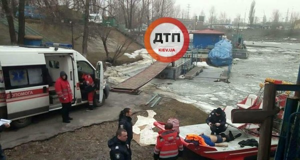 В Киеве с Северного моста спрыгнул мужчина
