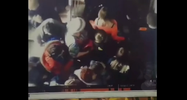 Пожар в Кемерово: появилось видео давки на лестнице