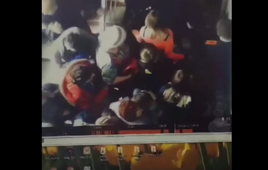 Пожар в Кемерово: появилось видео давки на лестнице