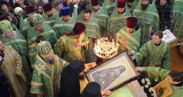 В мелитопольском монастыре лик святого проявился на стекле