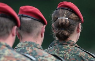 Правительство Германии вводит военную форму для беременных 
