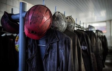 Луганскую шахту отключили от питания: на глубине остались 240 горняков