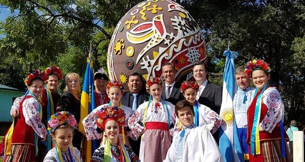 В Аргентине установили писанку в знак единения украинцев и поляков