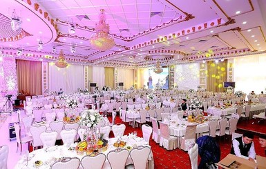 На свадьбе в Бишкеке отравились 220 человек