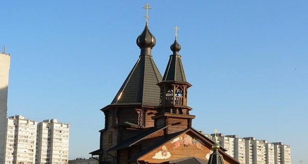 Московский священник спел в храме Мурку и его 