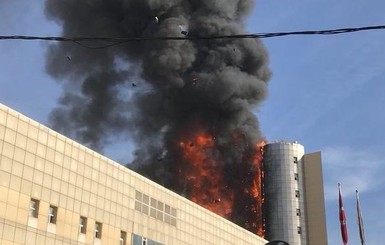 В Стамбуле загорелась больница, всех людей эвакуировали