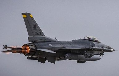 На учениях в США разбился истребитель F-16, пилот погиб