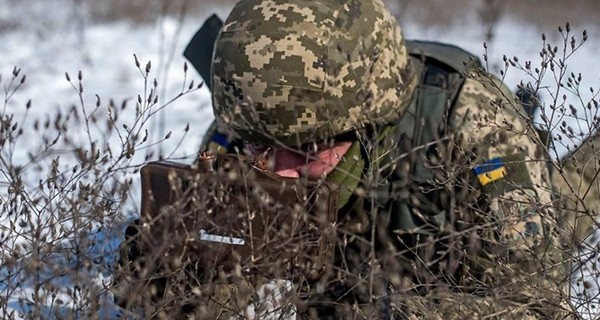 На Пасху украинских военных в зоне АТО обстреляли 42 раза