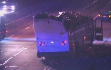В США школьный автобус попал в ДТП: пострадало около 40 человек
