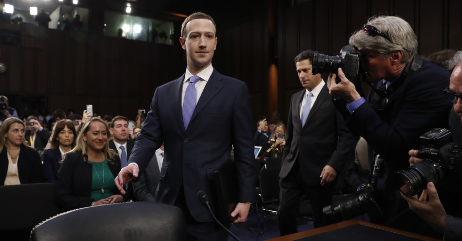 Перед выступлением в Сенате Цукерберг пообещал сделать Фейсбук позитивной силой 