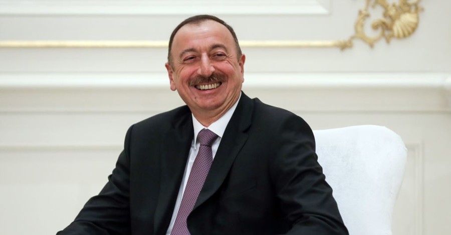 В Азербайджане начались выборы президента на полгода ранее положенного срока