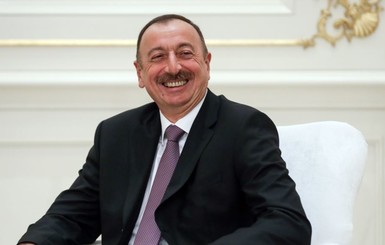 В Азербайджане начались выборы президента на полгода ранее положенного срока
