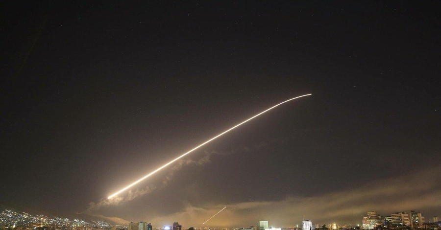 США, Франция и Великобритания нанесли удары по Сирии