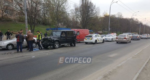 В Киеве пьяный автомойщик угнал и разбил машину Медведчука