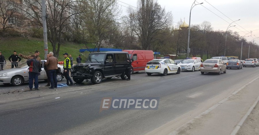 В Киеве пьяный автомойщик угнал и разбил машину Медведчука