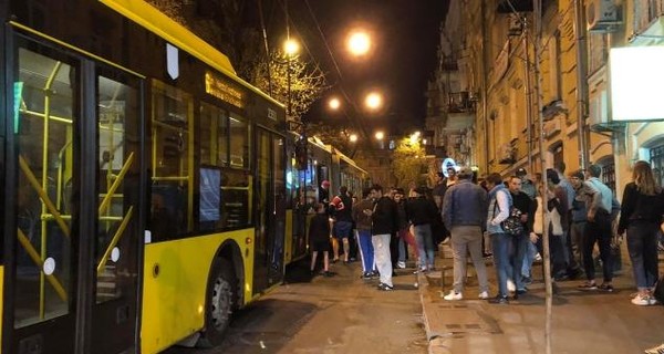 В центре Киева в троллейбусе произошла поножовщина, есть раненые 