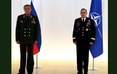 В Баку глава Генштаба РФ встретился с командующим войск НАТО в Европе