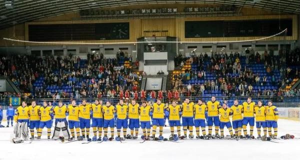 Украинская юношеская сборная по хоккею выиграла чемпионат мира 
