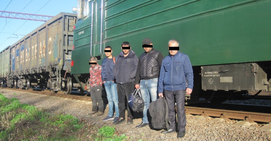 Украинец пытался в товарном вагоне вывезти в Россию нелегалов из Узбекистана и Азербайджана