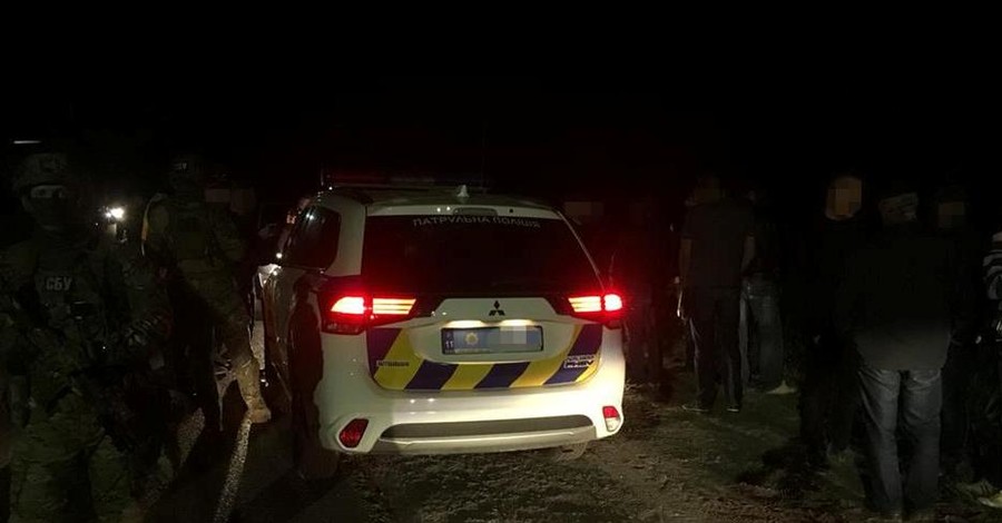 Во Львове двух патрульных задержали на взятке от пьяного водителя