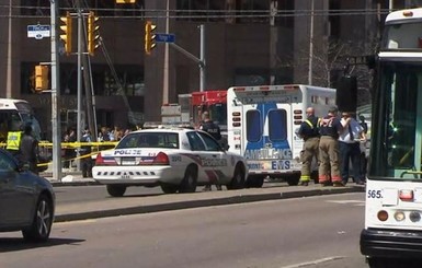 В Торонто грузовик протаранил толпу людей, пострадали до десяти человек