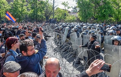 Власти Армении освободили всех задержанных участников протеста