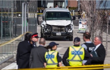 Наезд фургона на людей в Торонто: десять погибших, 15 - раненых
