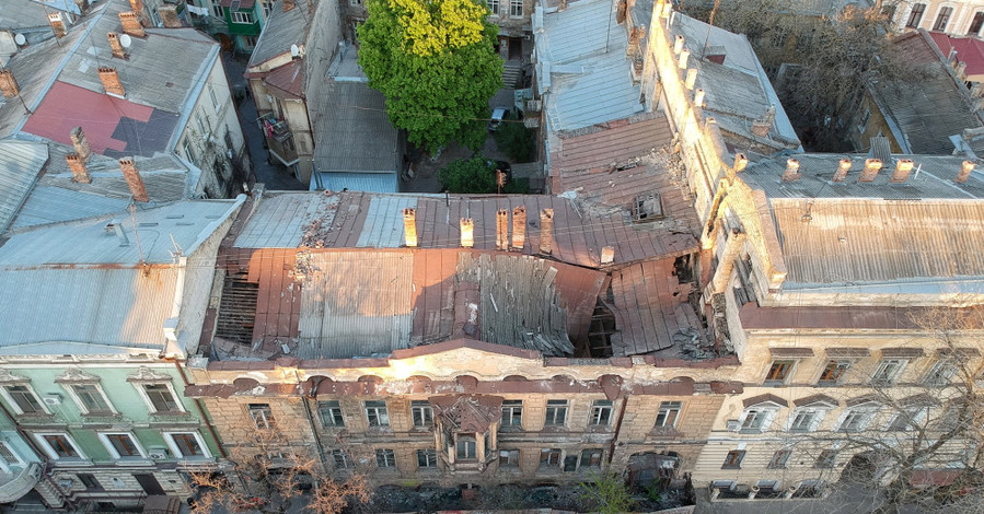 В одесском доме Гоголя обвалилась крыша 