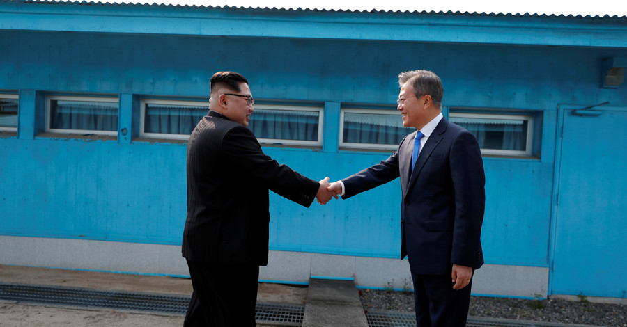 Лидеры КНДР и Южной Кореи встретились впервые долгое время