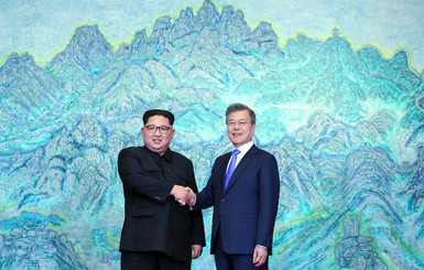 Прекращение вражды и саммит с участием США: что сказано в декларации КНДР и Южной Кореи