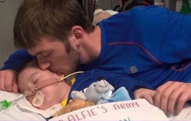 В Британии умер ребенок, которого суд решил отключить от аппарата искусственного дыхания