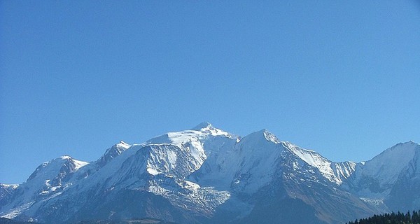 В швейцарских Альпах из-за непогоды погибли четверо туристов