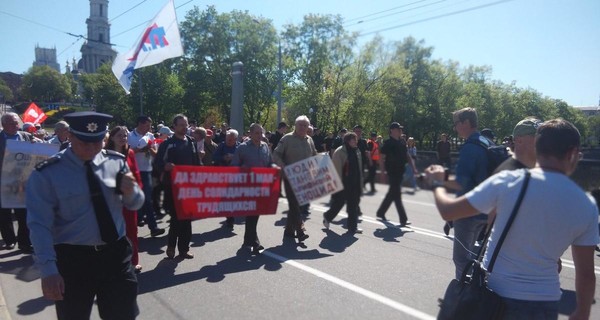 Первомайский митинг в Харькове: активистов пророссийской организации облили кефиром