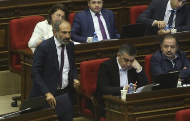 Депутаты Армении не выбрали лидера протестов Пашиняна премьером