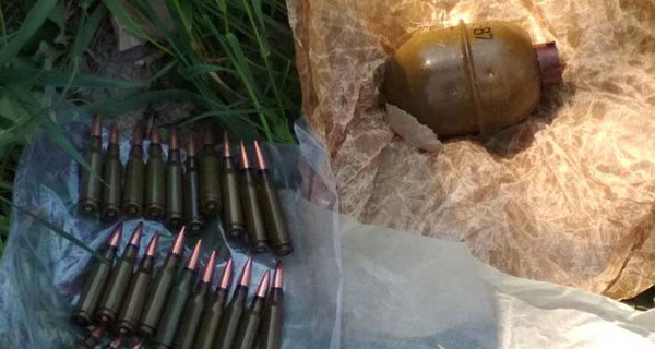 В Марганце в сумочке у нарушительницы-курильщицы обнаружили гранату и патроны