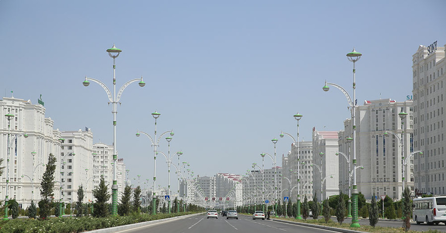 В Туркменистане запретят машины всех цветов, кроме белого