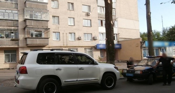 Под Киевом грабители устроили ДТП, чтобы завладеть деньгами клиента банка