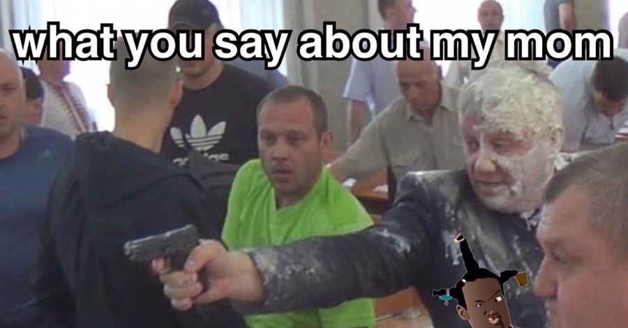 В сети появились мемы на стреляющего никопольского депутата
