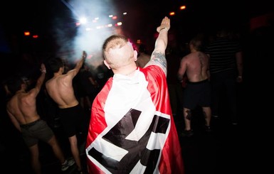 В киевский клуб на концерт пришли десятки людей с нацистской свастикой