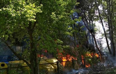 В Киеве на стоянке загорелись 20 машин