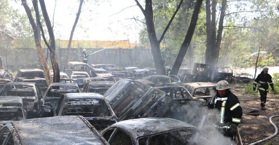 В Киеве на стоянке сгорели 54 машины